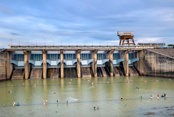 Levy and Dam Construction